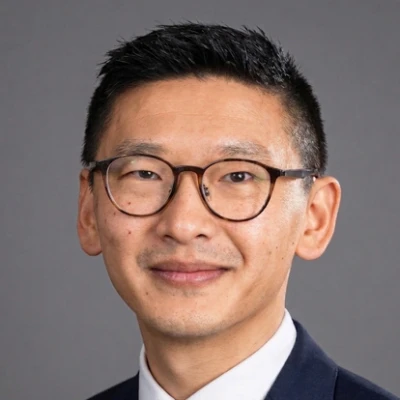 Portrait of Dr Bob Wang.